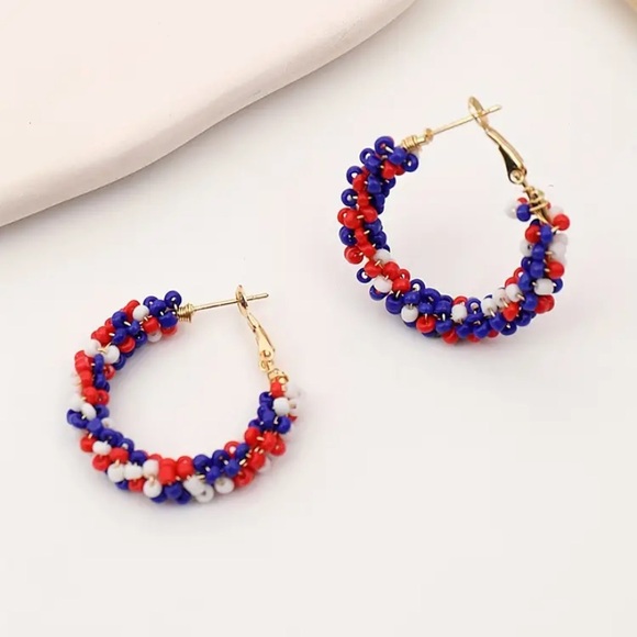 Boho USA Flag colors glass beaded C shape gold tone earrings 4th of July NWT - Picture 4 of 5